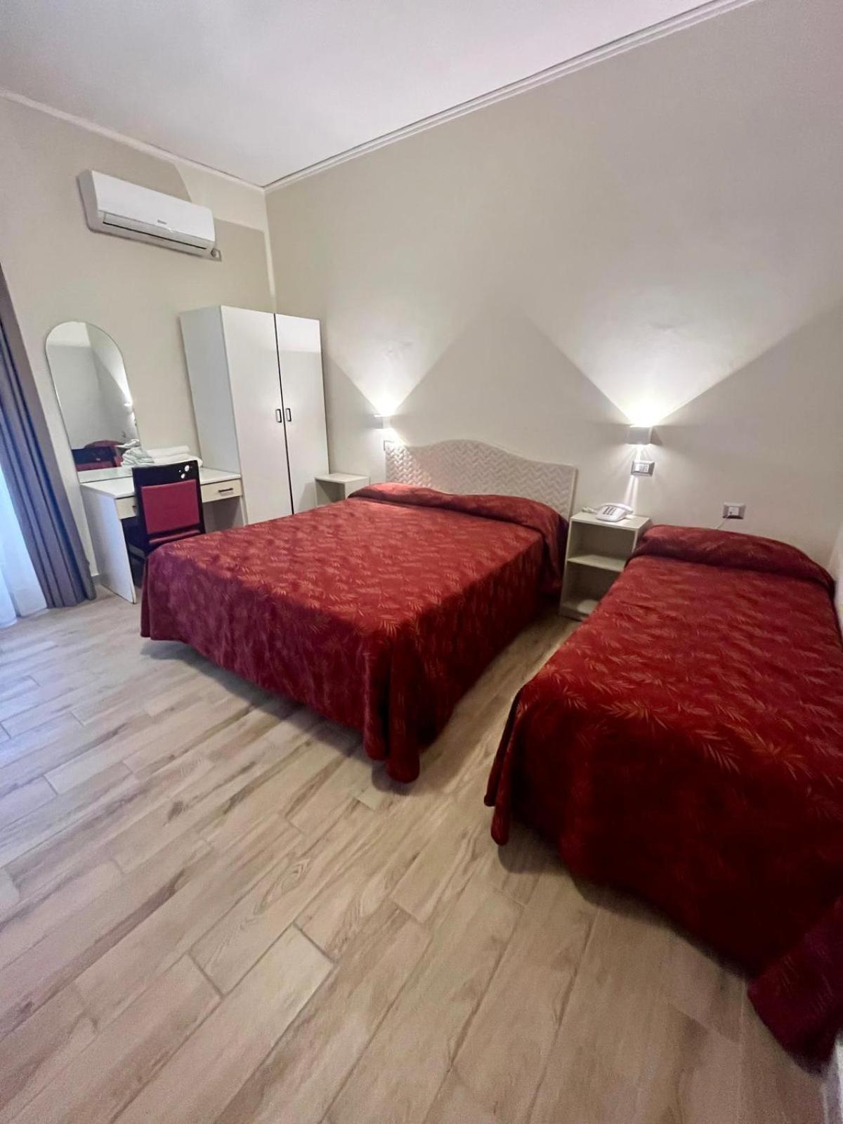 Pisani Hotel San Nicola La Strada Eksteriør billede
