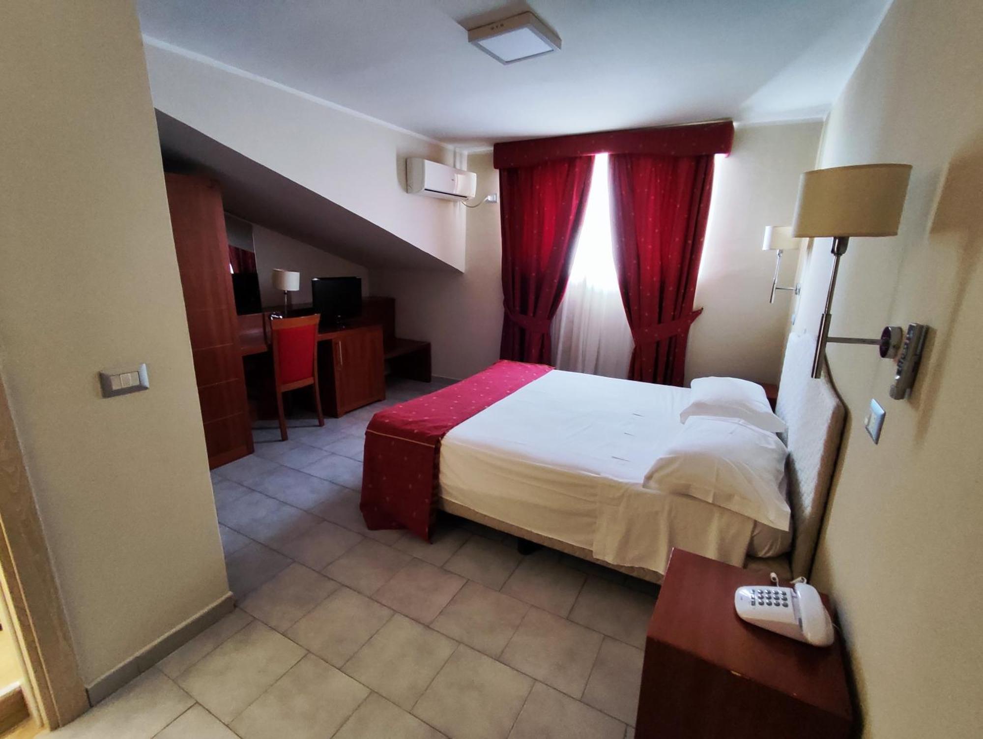Pisani Hotel San Nicola La Strada Eksteriør billede