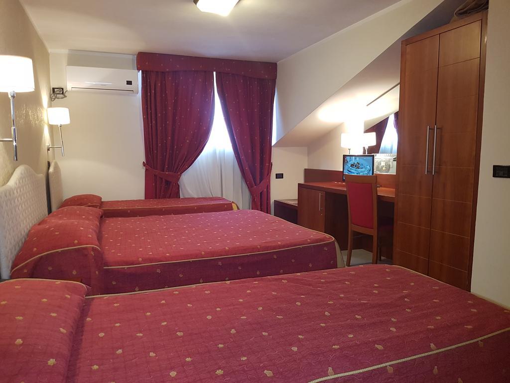 Pisani Hotel San Nicola La Strada Værelse billede