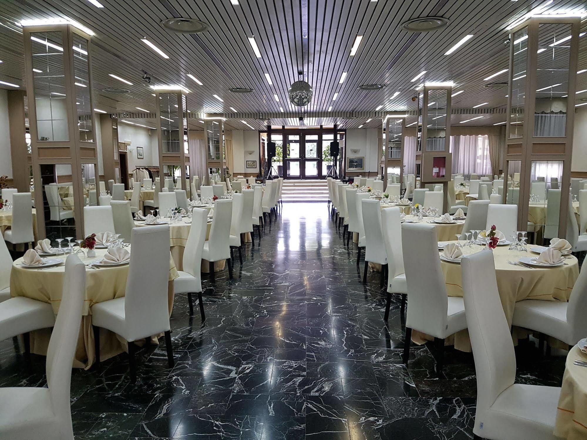 Pisani Hotel San Nicola La Strada Eksteriør billede